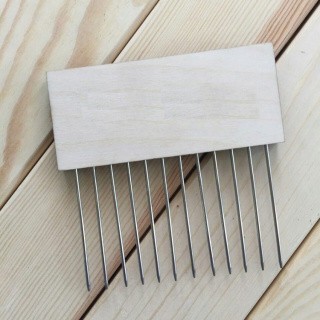 Гребень деревянный с металлическими шильями, Ebrusso