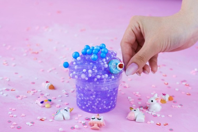 Слайм Стекло с фиолетовыми блестками с шариками из полипропилена, 90 гр — картинка 2