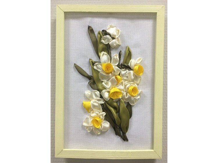 Вышивка лентами «Нарциссы» — картинка 3
