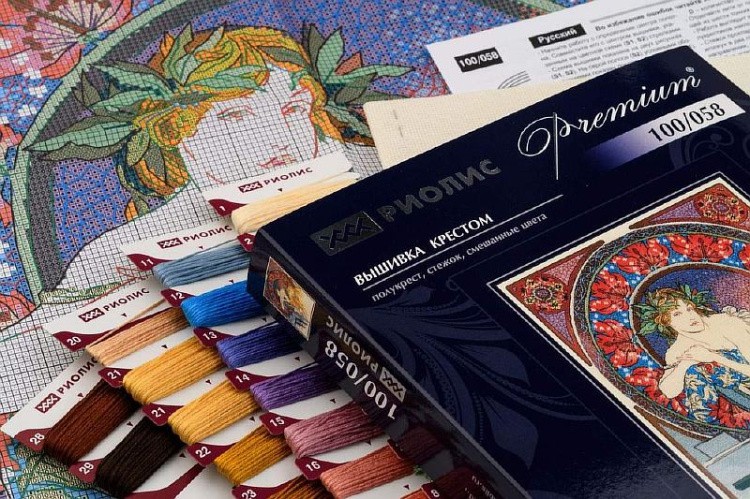 Набор для вышивания «Девушка с мольбертом» — картинка 3