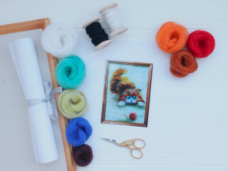 Картина шерстью «Рыжик за игрой» — картинка 2