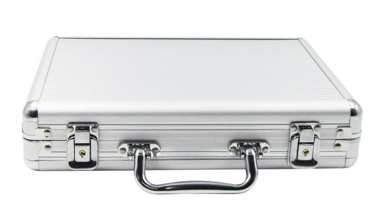 Покерный набор Royal Flush, 200 фишек, 11,5 г, с номиналом, в алюминиевом чемодане — картинка 2