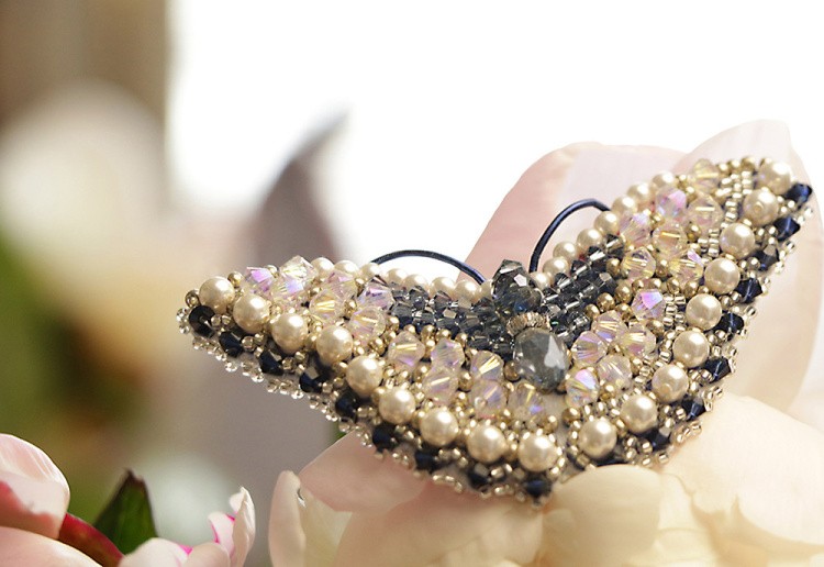 Вышивка Образа в каменьях «Монтана» (брошь) с кристаллами Сваровски — картинка 3