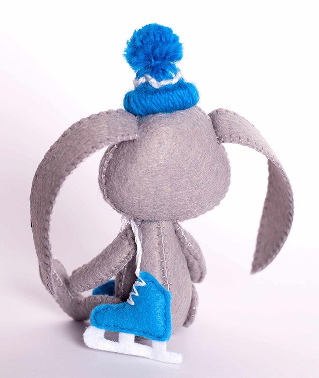 Набор для шитья «Зайчонок с коньками» — картинка 2