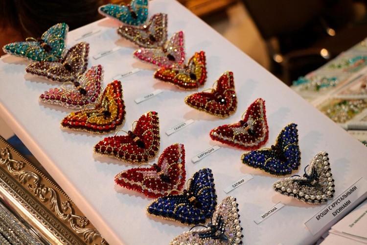 Вышивка Образа в каменьях «Бабочка Монтана» (брошь) — картинка 2