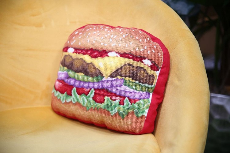 Набор для вышивания «Подушка. Бургер» — картинка 4