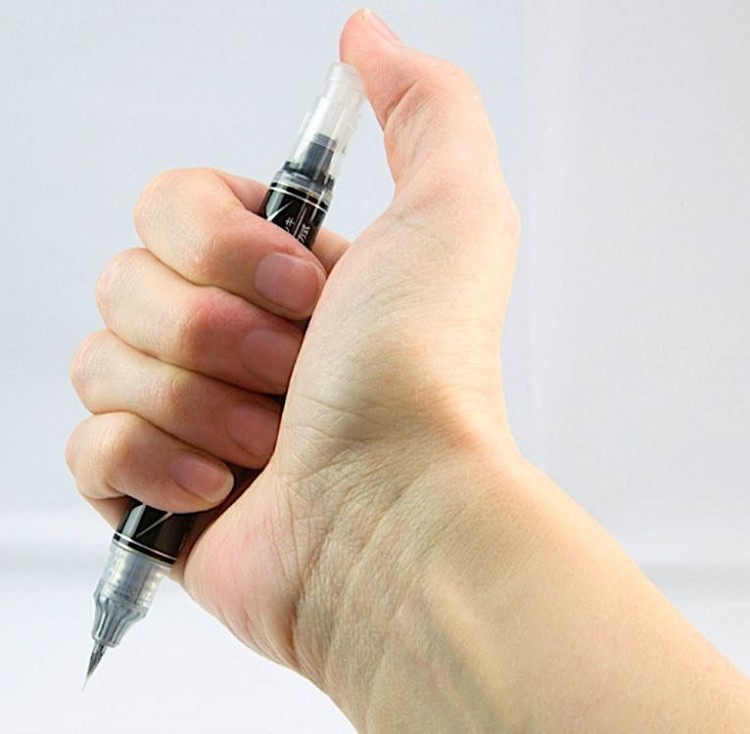 Маркер-кисть с кнопкой подкачки чернил, 1-10 мм, серебро, Pentel — картинка 2