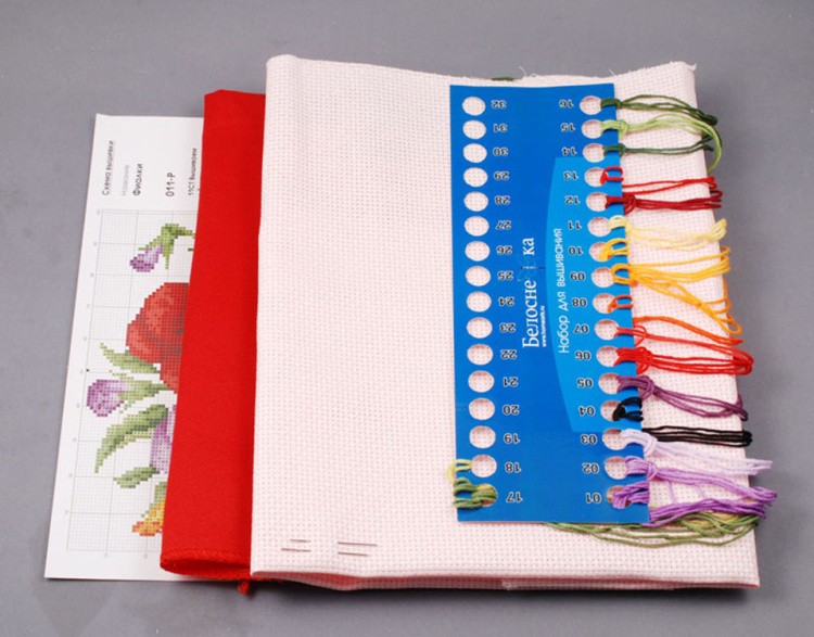 Подушка «Фиалки» (канва розовая) — картинка 2