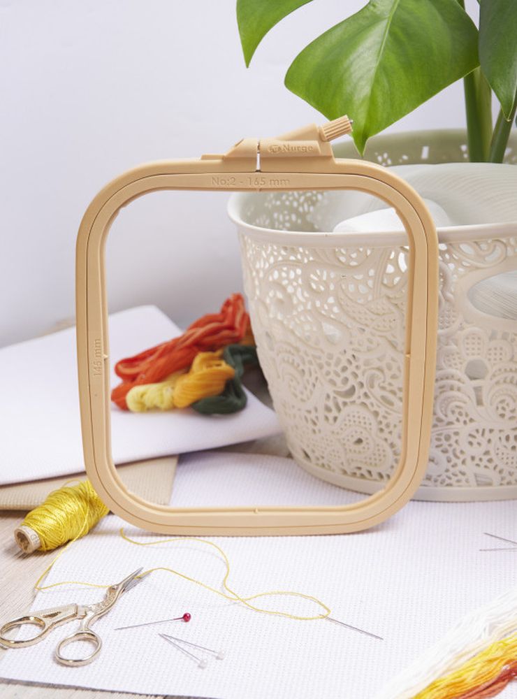 Пяльцы пластиковые квадратные с винтом №2 — картинка 2