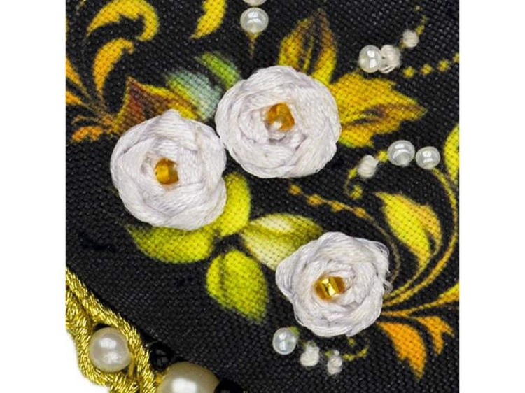 Набор для вышивания «Кулон. Белая роза» — картинка 3