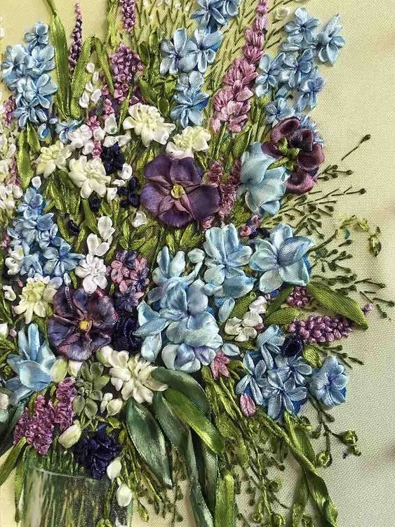 Вышивка лентами «Живокость полевая» — картинка 3