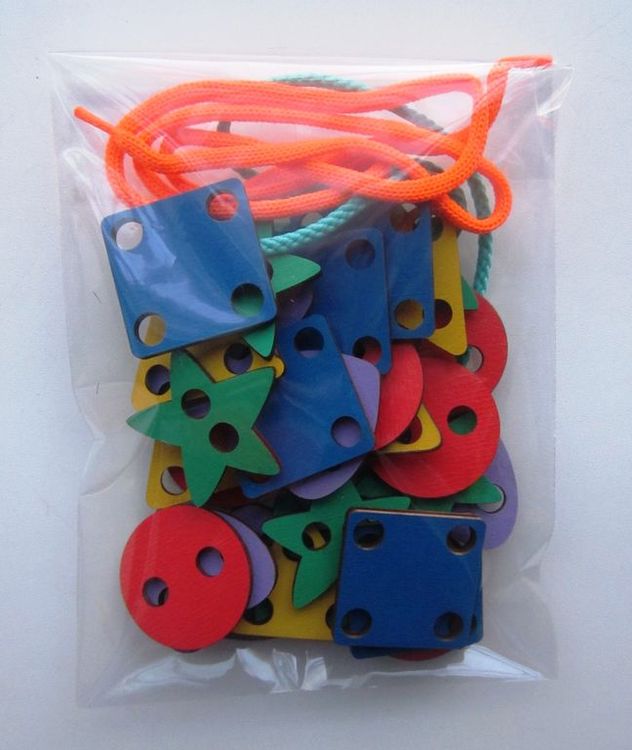 Развивающее пособие из дерева. Шнуровка «Геометрические фигуры» — картинка 3