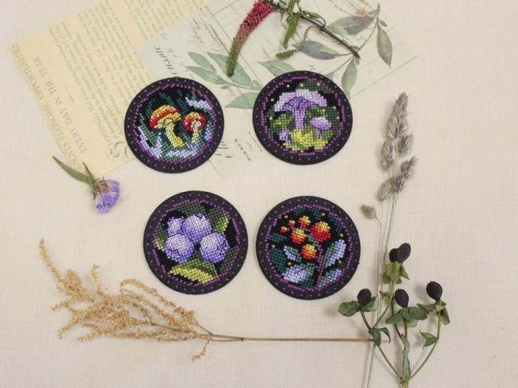 Набор для вышивания «Лесные сюжеты. Значки. Магниты» — картинка 4