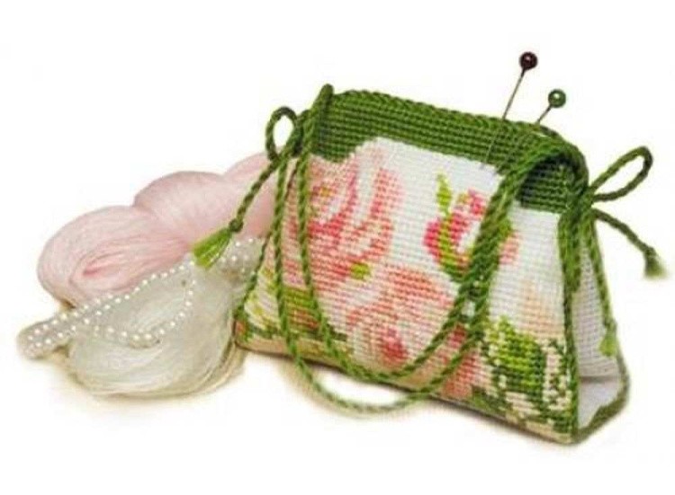Набор для вышивания «Игольница-сумочка. Розочки»