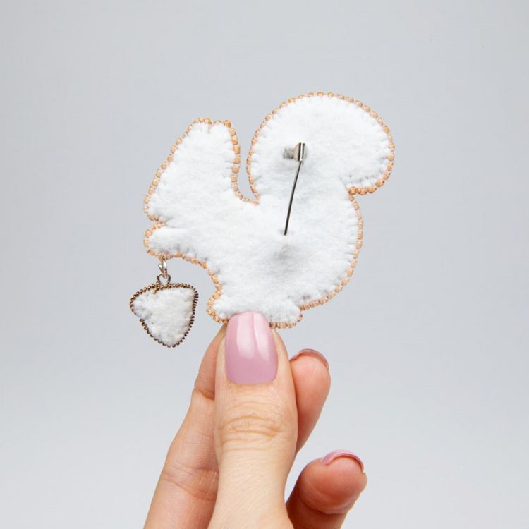 Набор для вышивания «Брошь. Белочка» — картинка 2