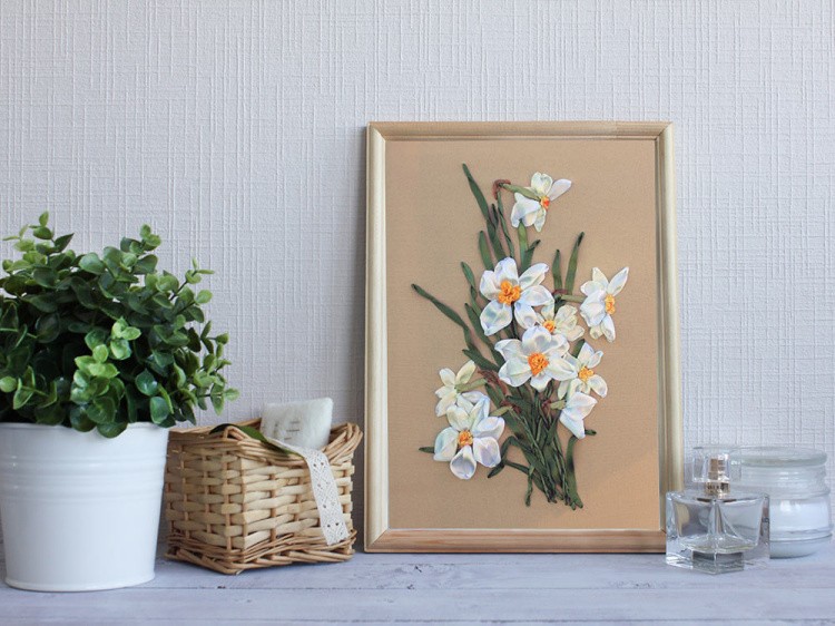 Вышивка лентами «Нарциссы» — картинка 5