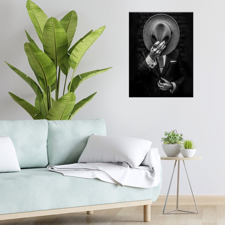 Картина по номерам с поталью платина на черном холсте «Стильный мужчина» — картинка 6