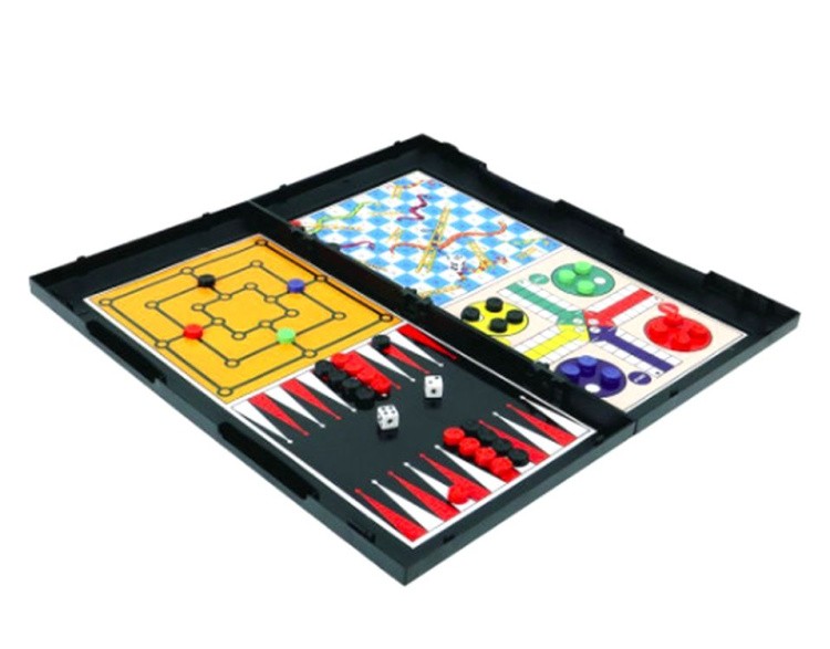 Игра настольная 7 в 1. Шахматы, шашки, карты, нарды, лудо, мельница, змеи и лестница — картинка 4