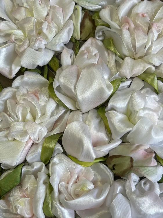 Набор для вышивания «Ветка белых пионов» — картинка 4