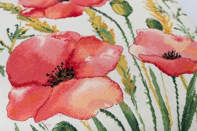 Набор для вышивания «Подушка. Алые маки» — картинка 2