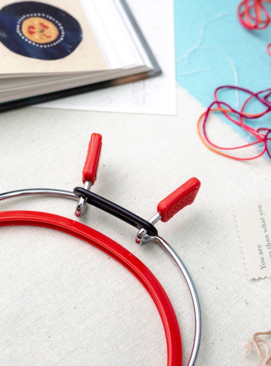 Пяльцы пружинные, диаметр 12,6 см, h-7, цвет: красный, Nurge — картинка 2