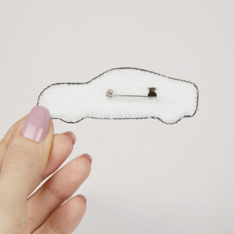 Набор вышивки бисером «Брошь. Машинка» — картинка 3