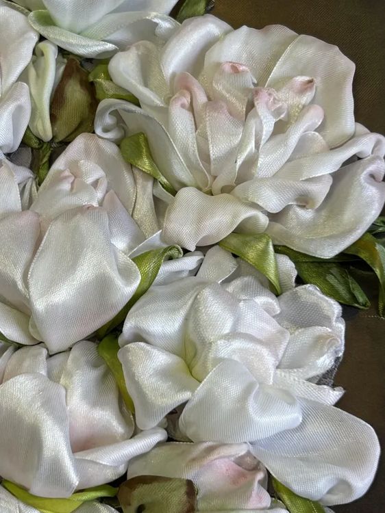 Набор для вышивания «Ветка белых пионов» — картинка 2