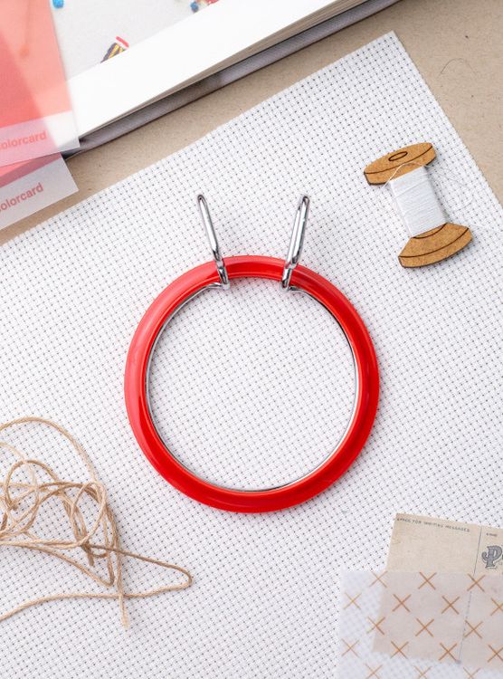 Пяльцы пружинные, диаметр 5,8 см, h-5, цвет: красный, Nurge — картинка 4