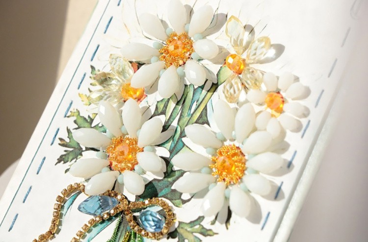 Набор для вышивания хрустальными бусинами открытка-конверт «Ромашки» — картинка 3