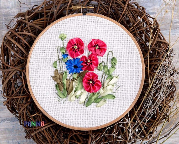 Вышивка лентами «Маки и васильки» — картинка 2