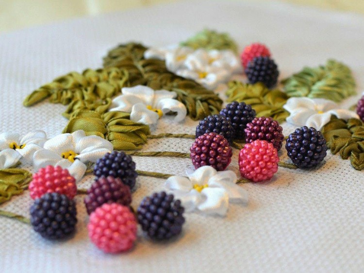 Вышивка лентами «Ежевика» — картинка 5