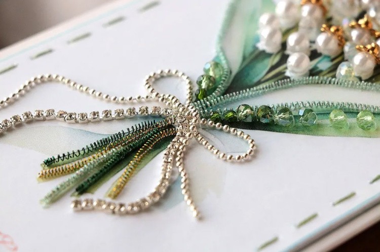 Набор для вышивания хрустальными бусинами открытка-конверт «Ландыши» — картинка 3