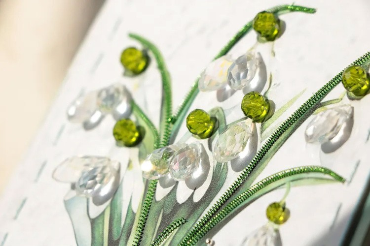 Набор для вышивания хрустальными бусинами открытка-конверт «Подснежники» — картинка 2