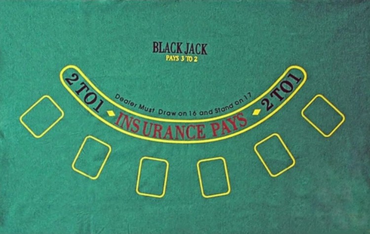 Покерный набор Holdem Light, 300 фишек с номиналом, в жестяной коробке, карты пластик+ сукно — картинка 2