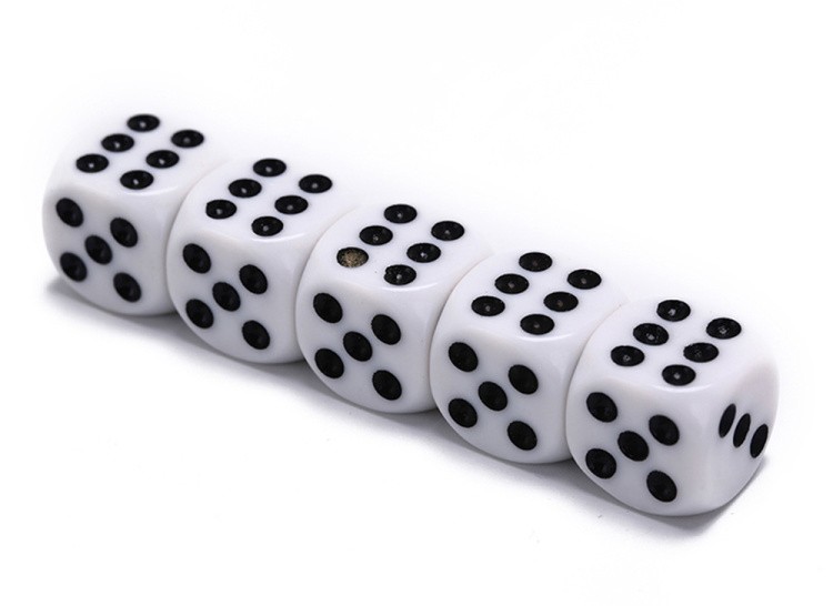 Кубик из белого пластика с черными точками, 16 мм, 1 шт. — картинка 2