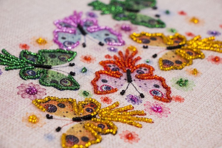 Набор для вышивания «Полет бабочек. Косметичка» — картинка 3