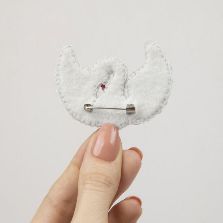 Набор вышивки бисером «Брошь. Лебедь» — картинка 3