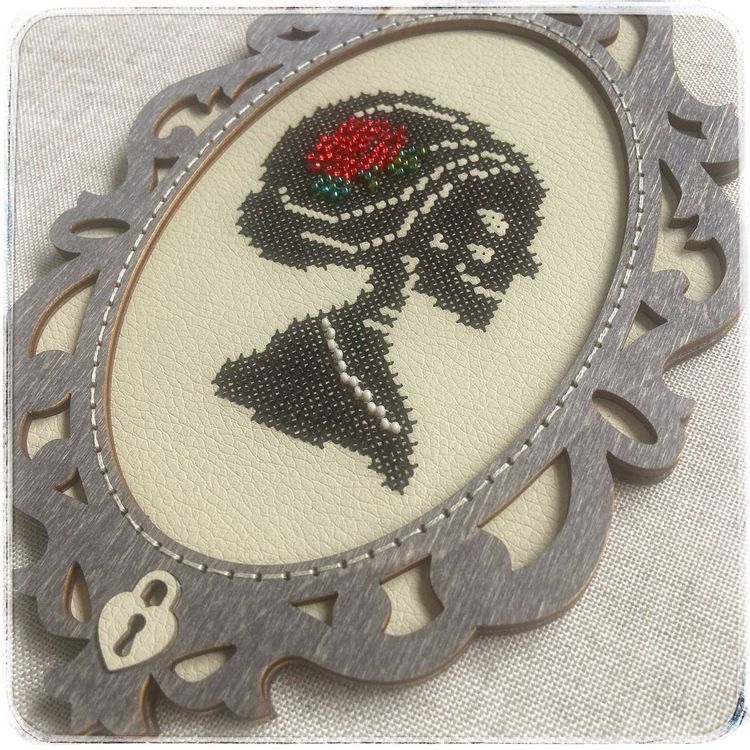 Комплект для вышивания «Тени прошлого. Она» — картинка 5