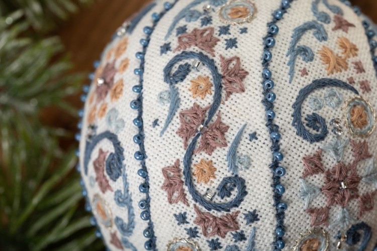 Набор для вышивания «Новогодняя игрушка. Морозные узоры» — картинка 5