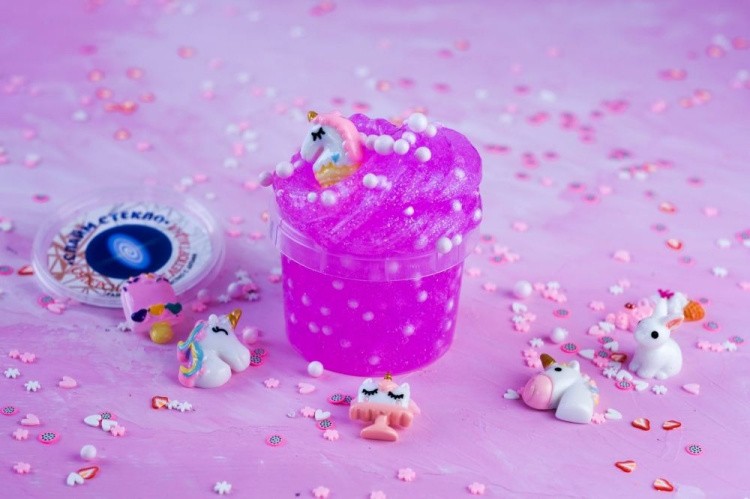 Слайм Стекло с малиновыми блестками с шариками из полипропилена, 90 гр — картинка 2