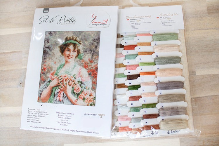 Набор для вышивания «Девушка с розами» — картинка 9