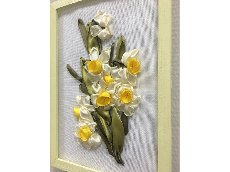 Вышивка лентами «Нарциссы» — картинка 4