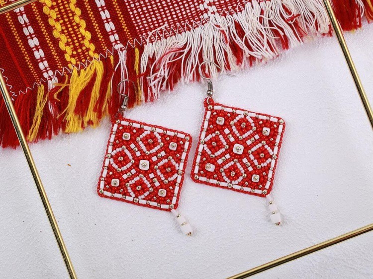 Набор для вышивания «Серьги квадратные. Красный орнамент» — картинка 2
