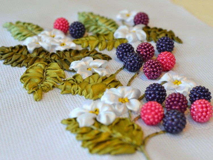 Вышивка лентами «Ежевика» — картинка 4