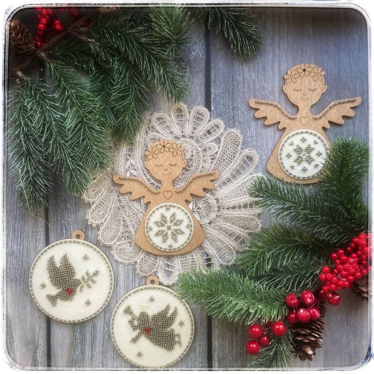 Комплект основ для вышивания новогодних игрушек «Ангел + голубь (ореховый/кремовый)» — картинка 2