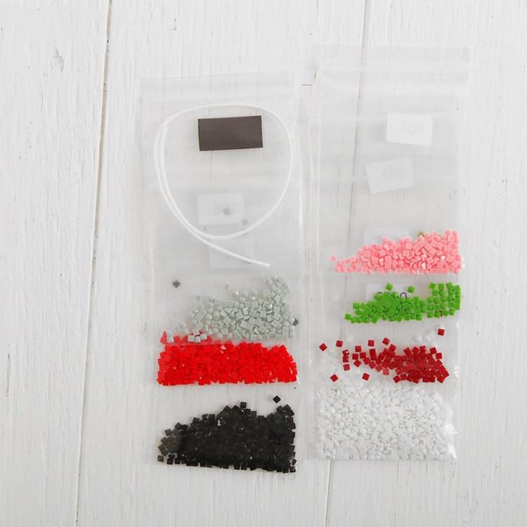 Подвеска «Котенок с клубникой» NEW — картинка 3