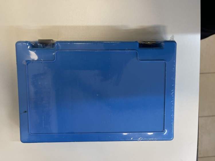 УЦЕНКА. Коробка для мелочей 27,4х18,8х4,5 см, 24 ячейки, Trivol (отколат, сломан правый замок, цвет дна - синий) — картинка 3