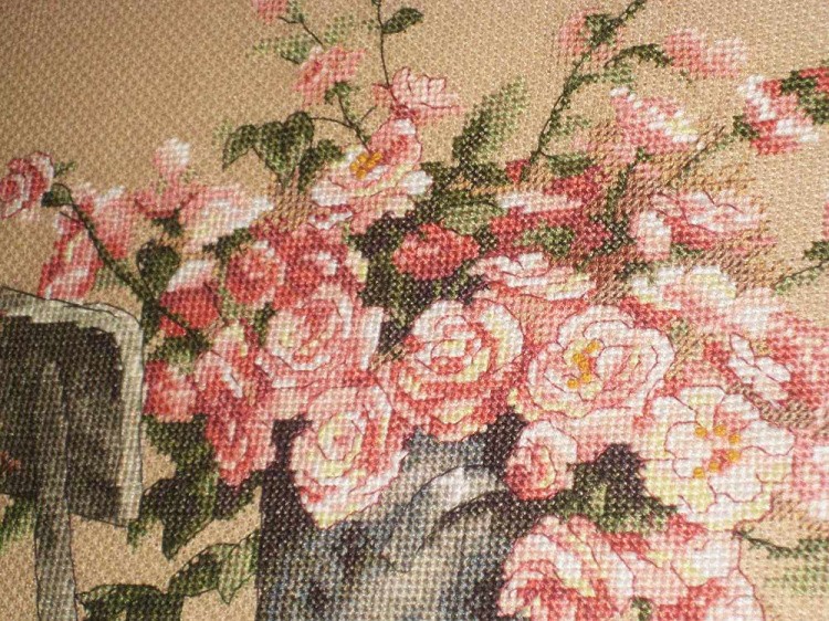 Набор для вышивания «Розы на белом стуле» — картинка 3