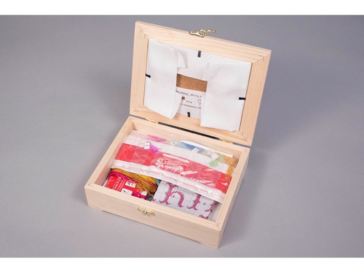 Набор для вышивания «Шкатулка с монограммой» — картинка 3