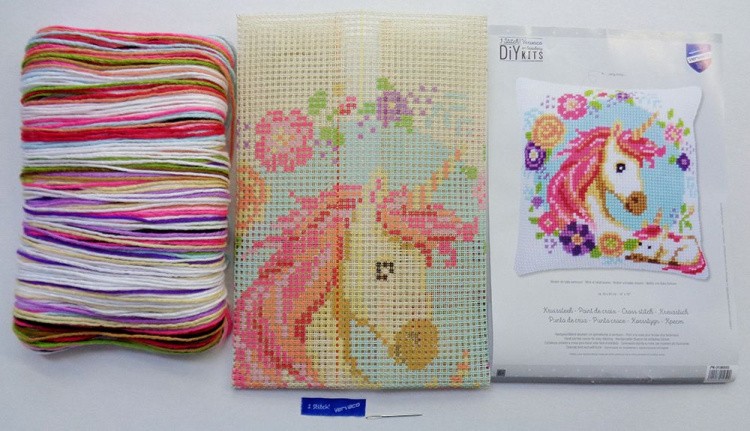 Набор для вышивания «Единороги: мама и малыш» — картинка 2